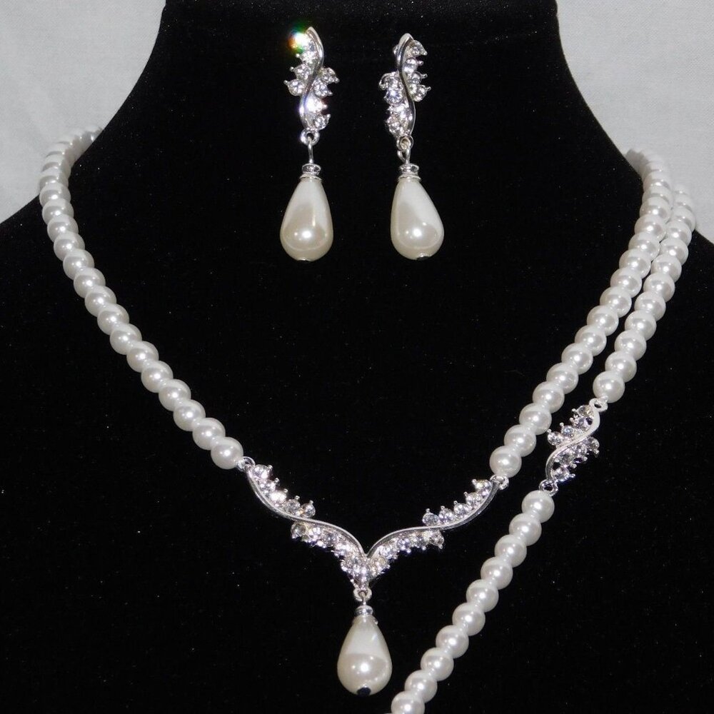 3PC Set Necklace ,Earrings , Bracelet Bridal Silver Rhinestones and White Pearl
